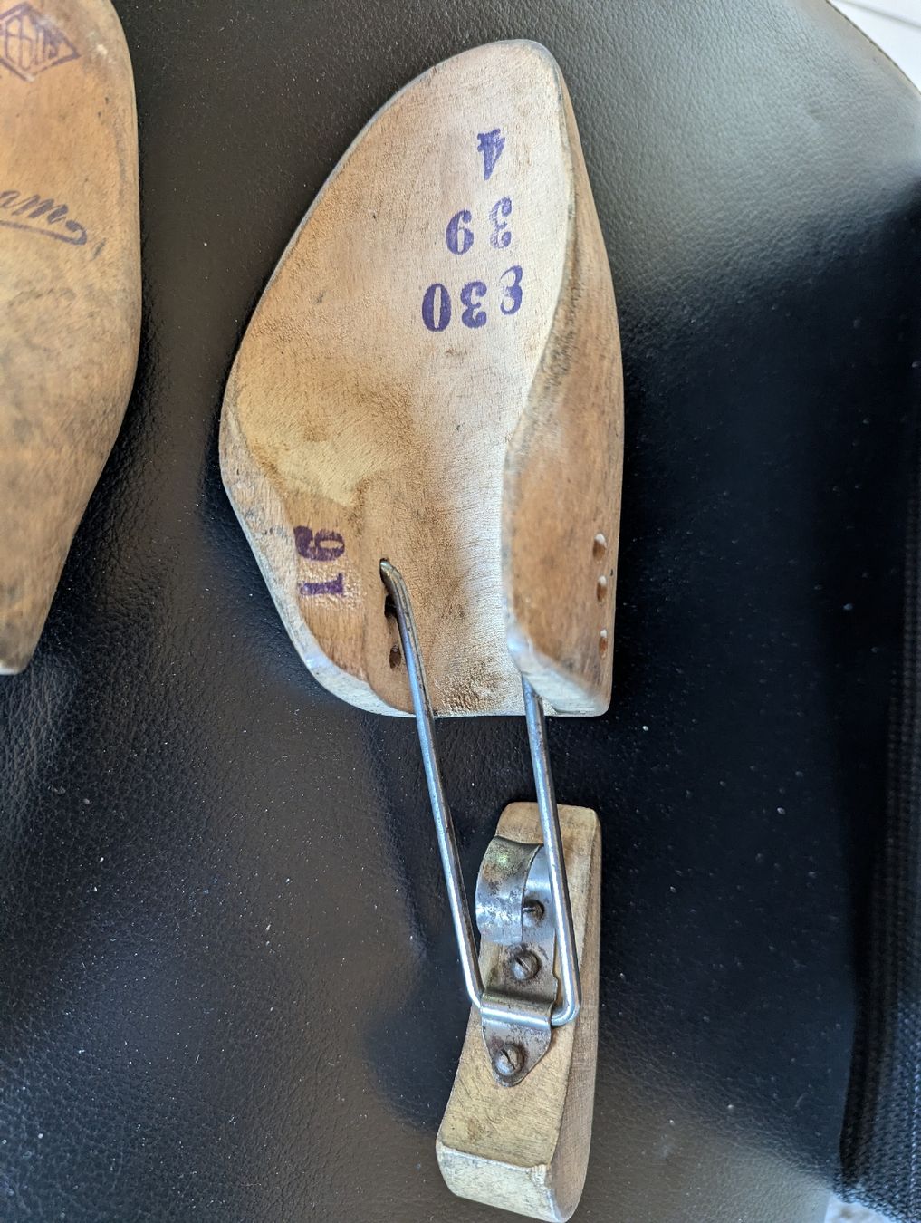 Herrenschuhe: Schuhspanner 39 – Gebraucht aus Bettlach von Costmiri 1