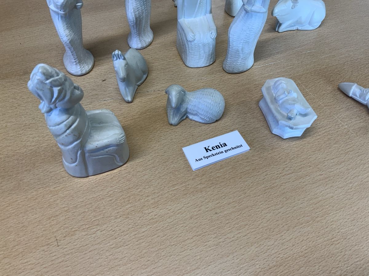 Figuren: Krippenfiguren Set Kenia Speckstein handgeschnitzt hell – Gebraucht aus Niederuzwil von Miami1999 3