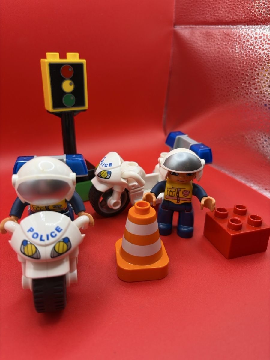 Lego Spielzeuge: Lego Duplo 2mal Motorradpolizist – Gebraucht aus Root von 156500 1