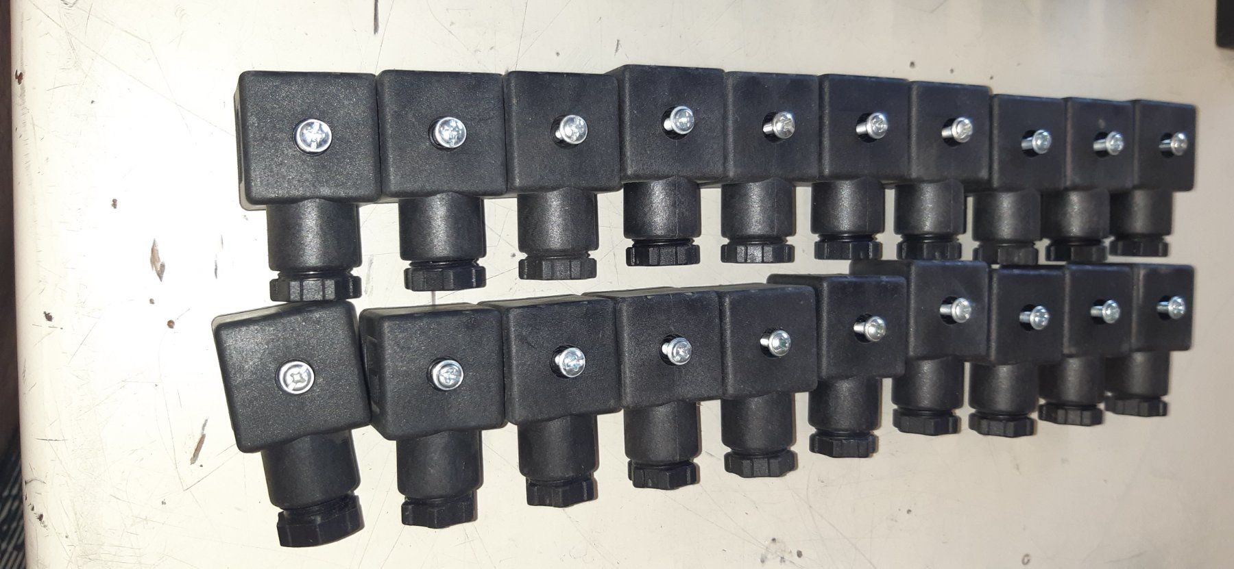 Elektronikbauteile: 20 Stk. Ventilstecker Bauform A 18mm – Gebraucht aus Fehraltorf von STEMAC01TK