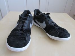 Nike: Fussballschuhe Halle Streetgato Gr. 38,5/Turnschuhe