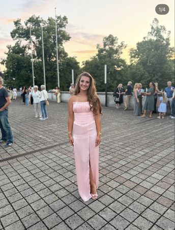 Rosa Abendkleid