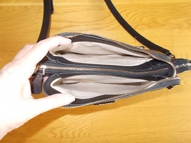 Guess Sacs femmes: Tasche Guess – D'occasion à Chexbres par indi03 1