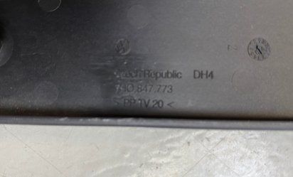 Volkswagen Tutti i ricambio: Schiebefenster Abdeckung VW T5/T6 – Usato da Alpnach-Dorf venduto da Hess-Automobile 2