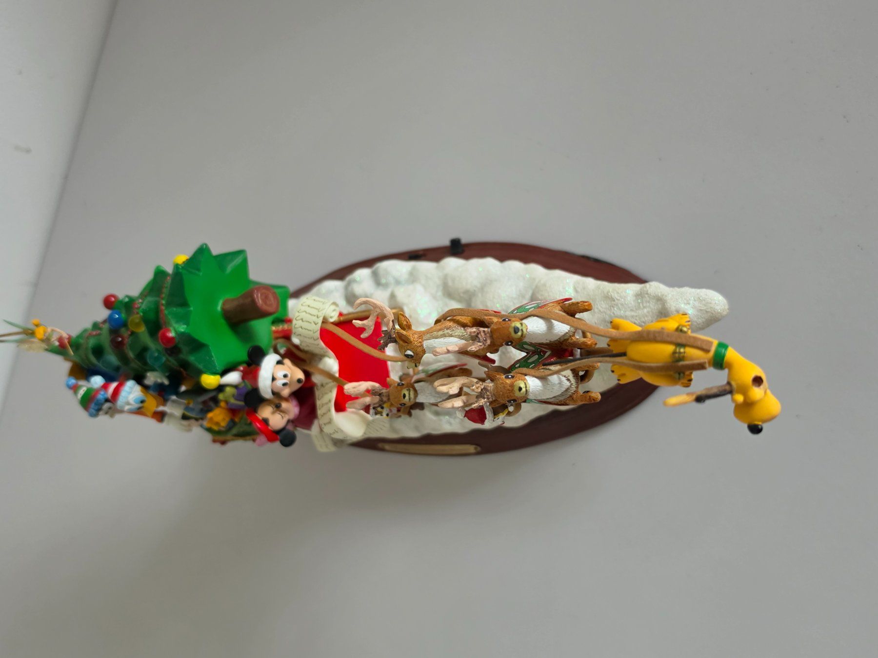 Disney Statuette: Disney Dashing Through the Snow - Bradford Exchange 2011 – Usato da Birr venduto da DisDas 3