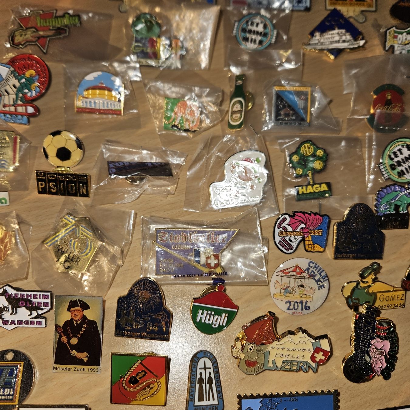 Swiss Placchette & Badge: Pins Sammlung Anstecker Konvolut Werbung Schweiz – Usato da Kriens venduto da gra_fhn7 6