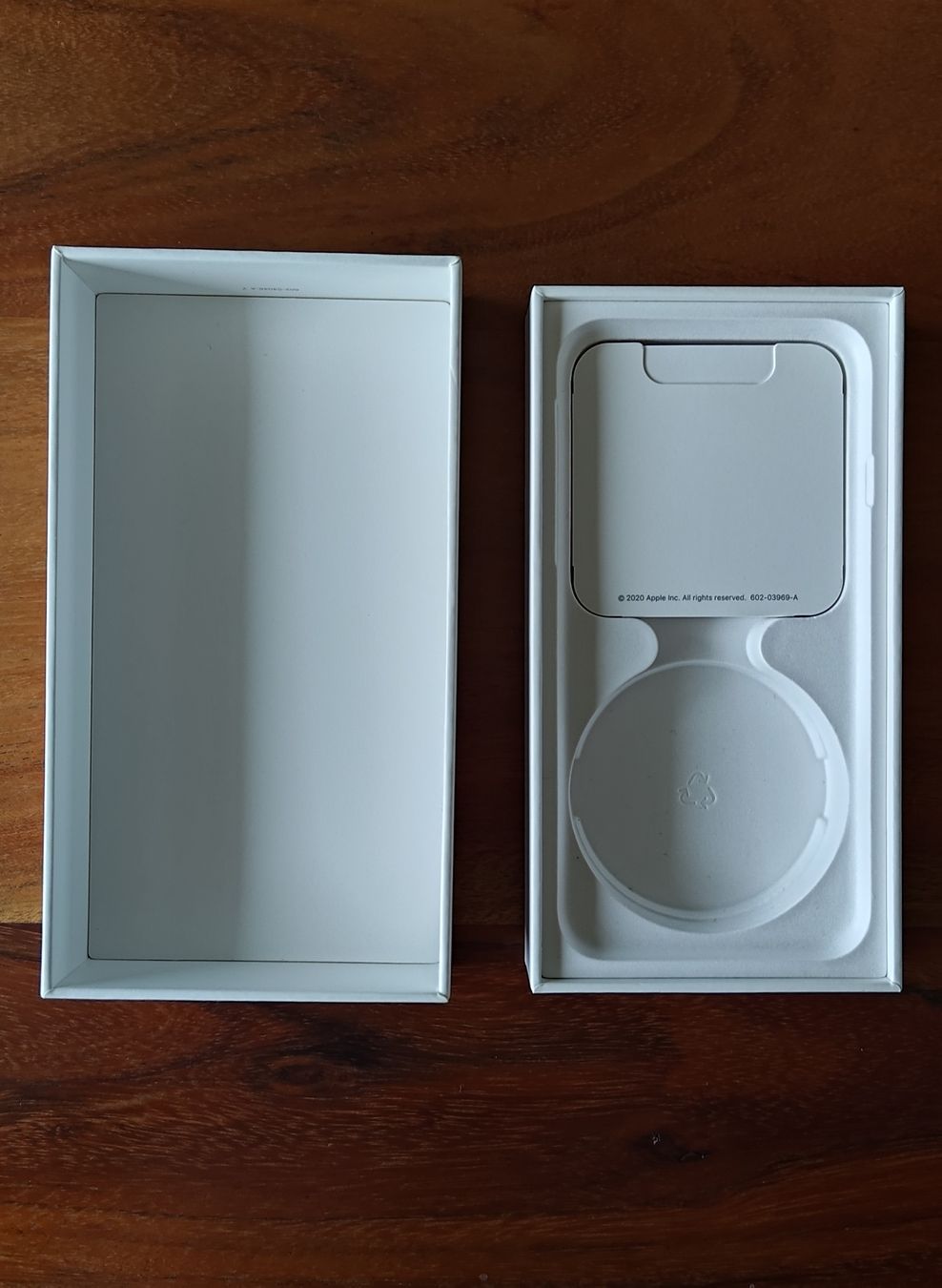 Apple Telefoni cellulari / Smartphones: Apple iPhone SE 2020 Smartphone Original Box Packaging – Usato da Wetzikon ZH venduto da Alfvisions 1