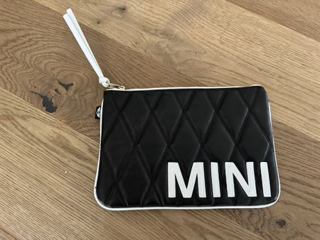 Schwarze MINI Clutch Tasche mit weissem Riemen – neu