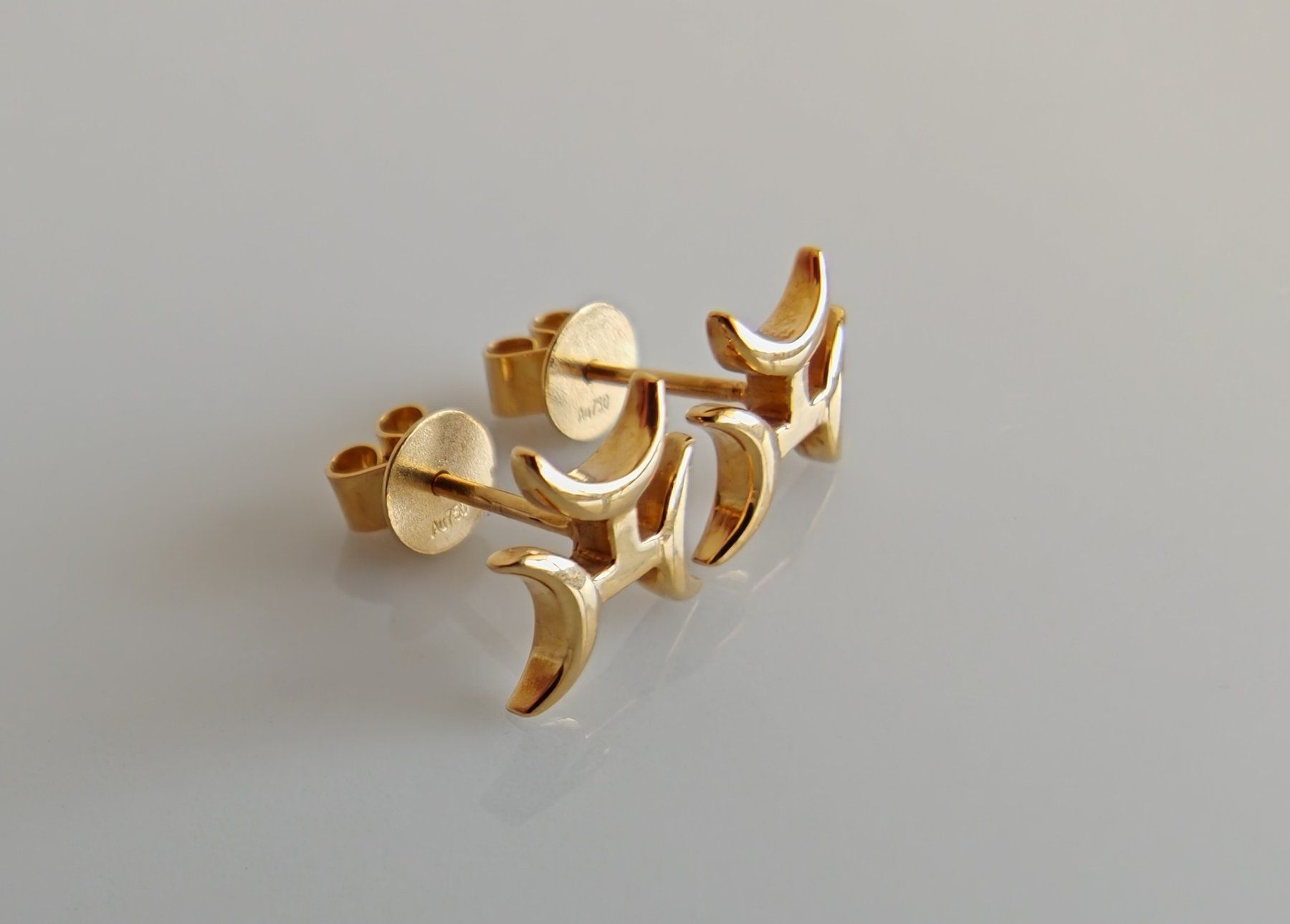 Ohrringe & -stecker: 18K Gold Ohrstecker – Neu und originalverpackt aus Rümlang von 21f 1