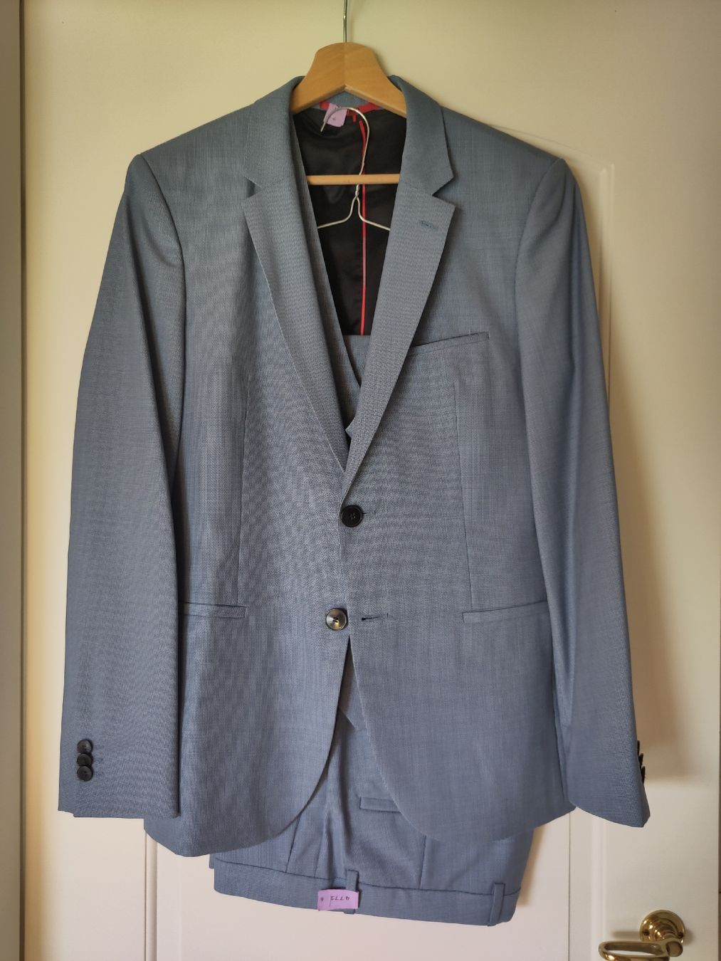 Completi: Costume Hugo Boss – Nuovo (secondo la descrizione) da Vevey venduto da chiara_a