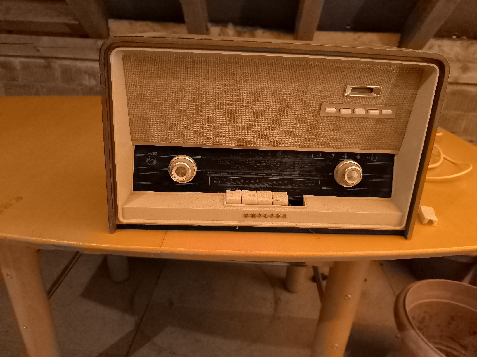 Philips Radio: alter Philips Radio Weltempfänger – Difettoso da Kölliken venduto da BelzeBug