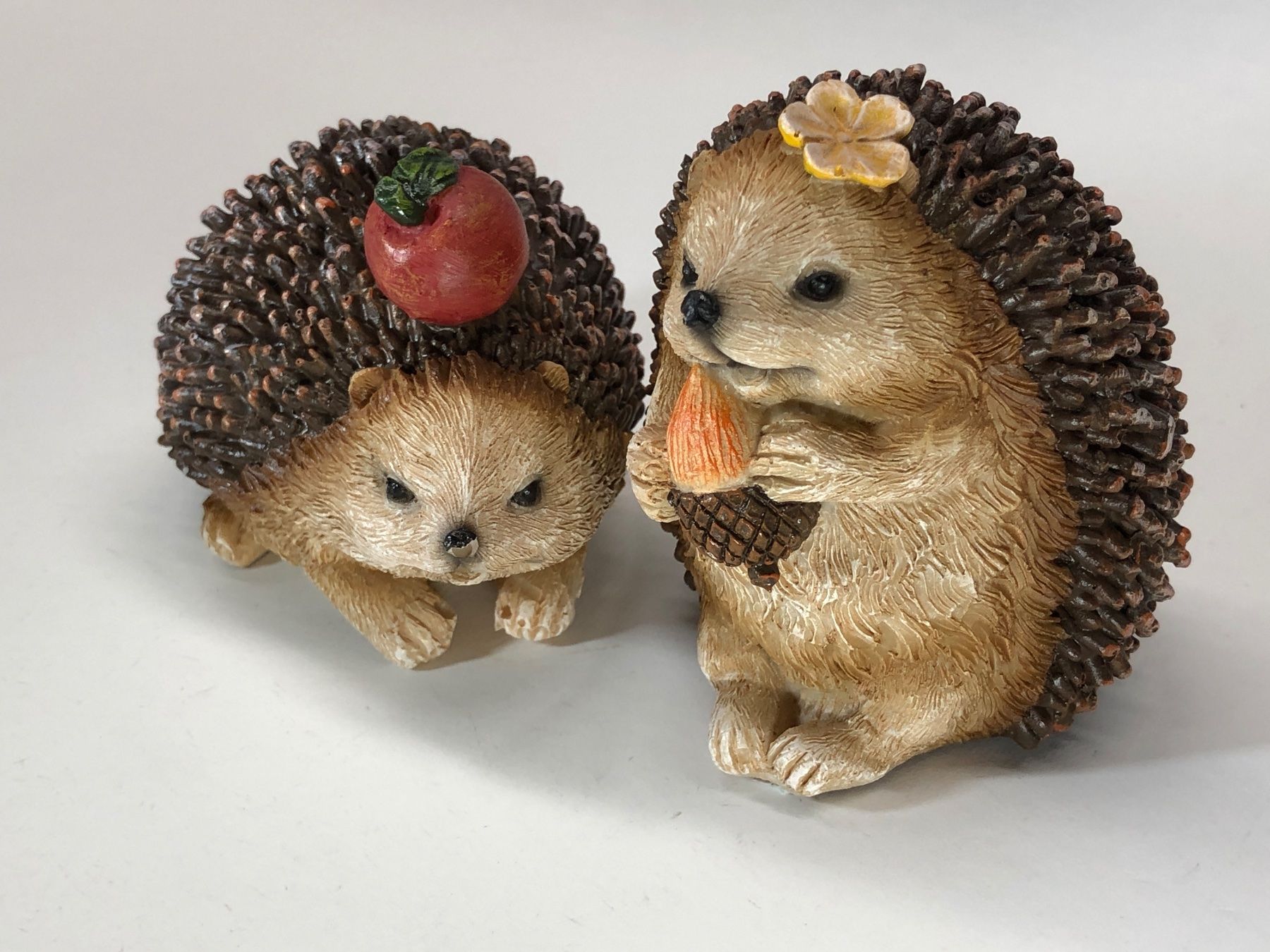 Statuette: Igel Paar / Polyresin - ca. 9 und 7cm hoch – Nuovo (secondo la descrizione) da Bergdietikon venduto da Garak 1