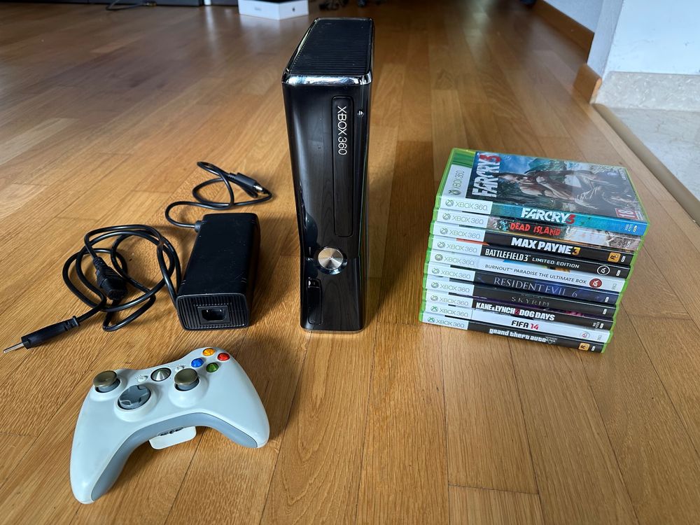 Xbox 360 S Model 1439 250GB mit Controller und 10 Spielen Kaufen auf