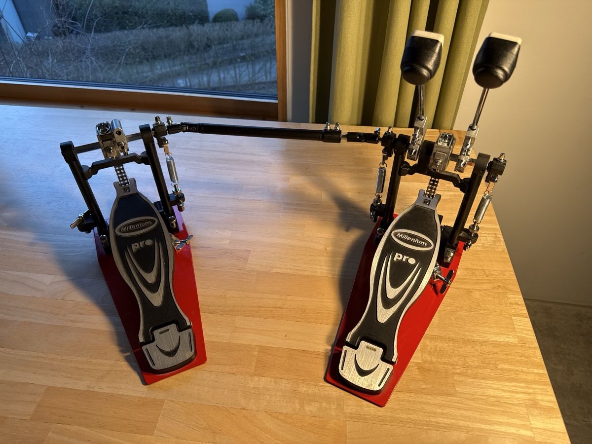 Strumenti musicali: Geniales Millenium PD222 DBD Bass Drum Pedal! – Usato da Zürich venduto da coolismic 5