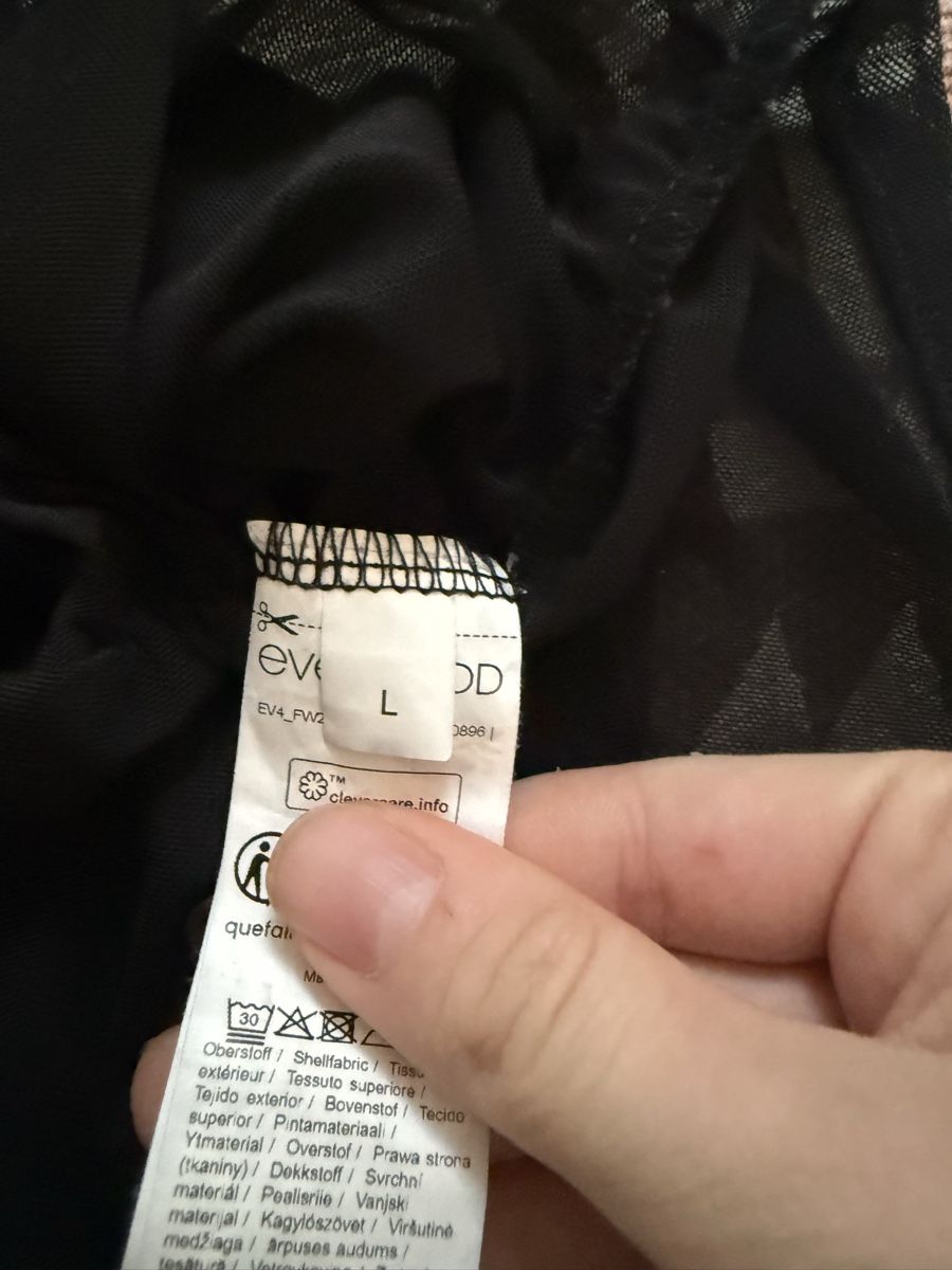 Tops: Everlyood Oberteil schwarz mit Raffung – Gebraucht aus Hüttwilen von sar_8gj7 1