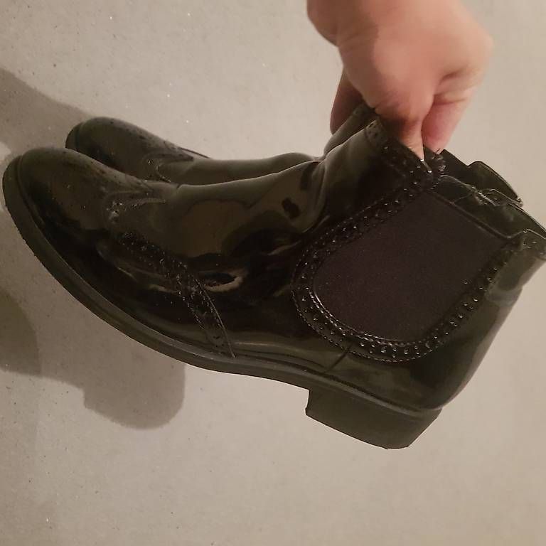 Damenschuhe: Neuwertige Damen Schuhe – Gebraucht aus Kehrsiten von Mchopard