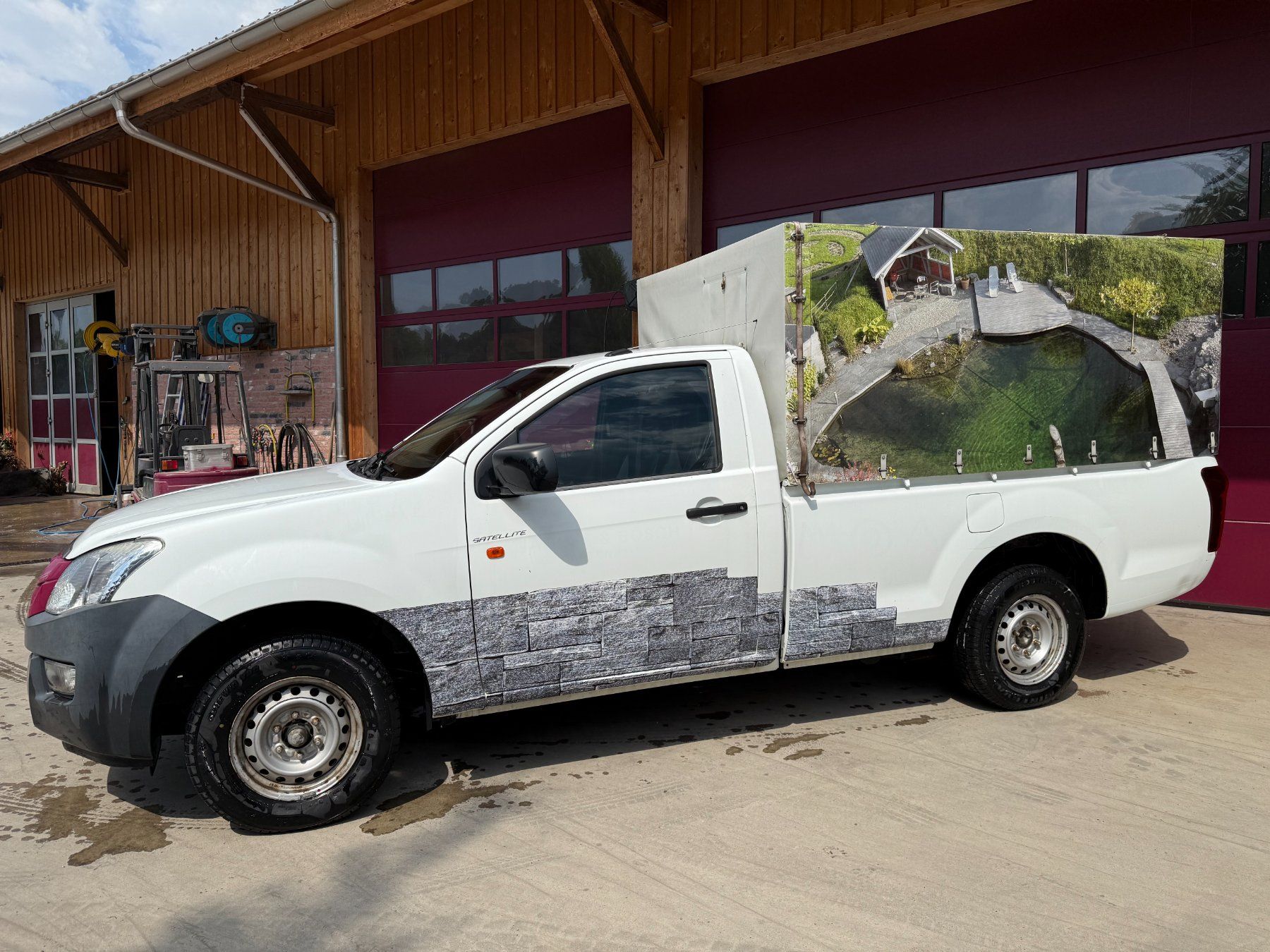 Isuzu Nutzfahrzeuge: Isuzu D-Max  mit Werbeplane – Gebraucht aus Oberuzwil von sas_ps7t 1