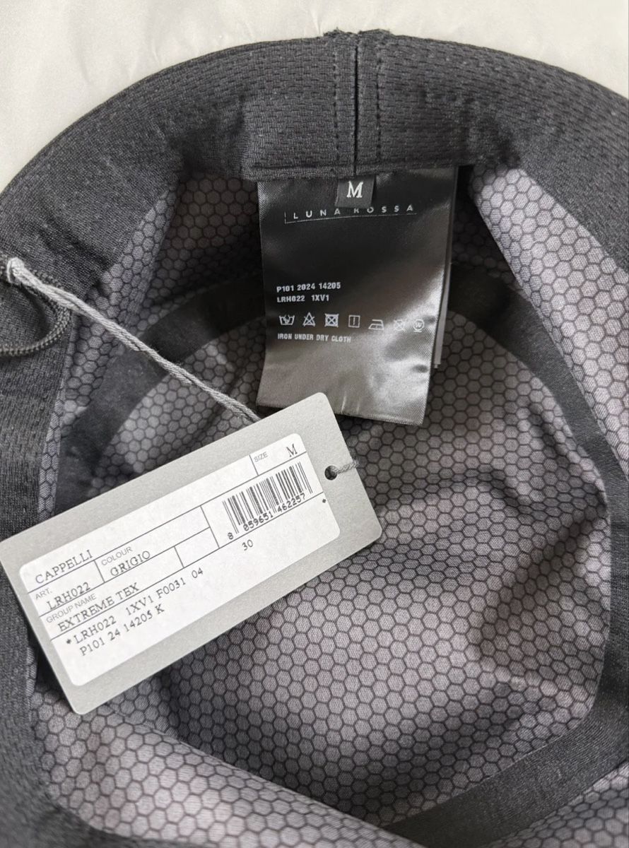 Prada Copricapi, berretti & cappellini: Prada Luna Rossa Buckethat Grau Grösse M – Nuovo (secondo la descrizione) da Zürich venduto da PacoSells 4