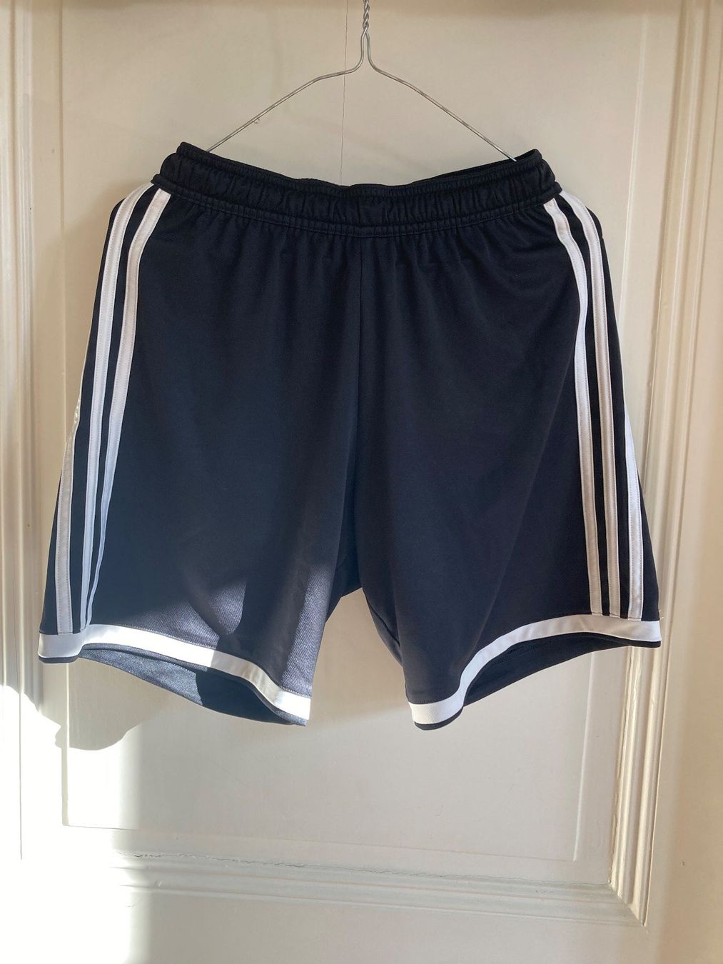 Adidas Hosen: Adidas Sport Shorts Grösse S – Gebraucht aus Basel von 93Miles