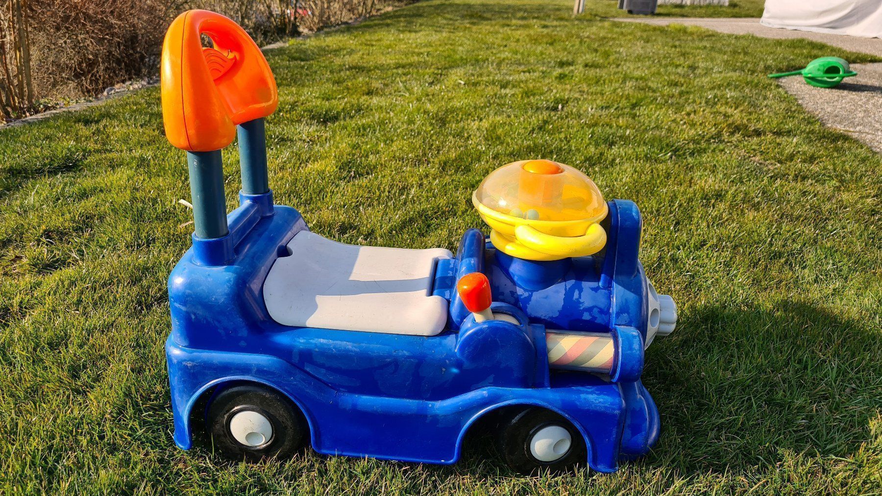 Fahrzeuge für Kinder: Rutschauto mit div. Spielmöglichkeiten – Gebraucht aus Obergösgen von schesom 2