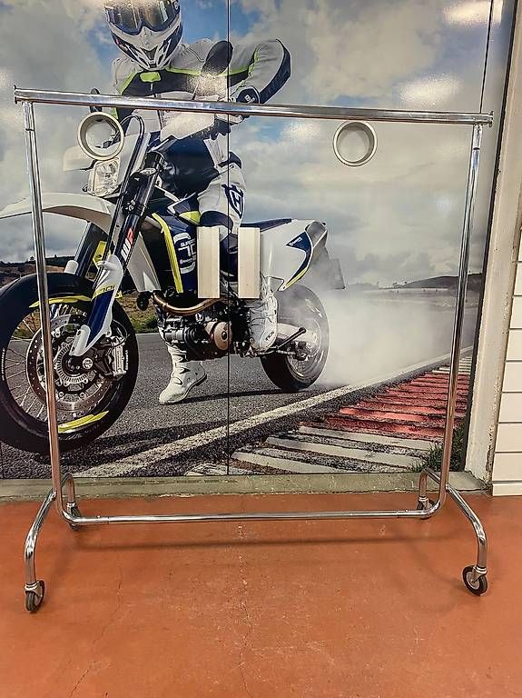 Kleiderbügel: STENDER RELLA APPENDIABITI ESTENDIBILE – Gebraucht aus Manno von MOTOMIXMANNO