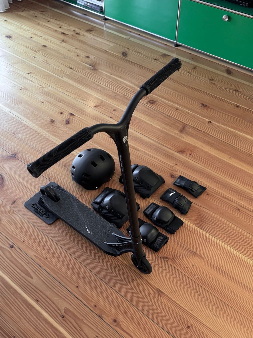 Kickboard: ETHIC Erawan V2 Stunt Kickboard SCOOTER 85cm Trotti – D'occasion à Rütihof par Nullvier