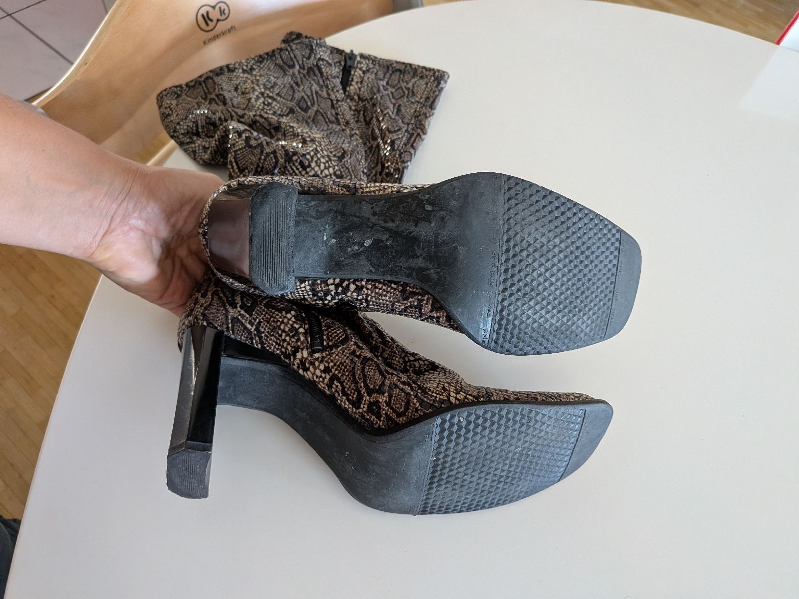 Scarpe da donna: Schlangenprint-Stiefel mit Absatz 39 – Usato da Basel venduto da JJ.Elena 2