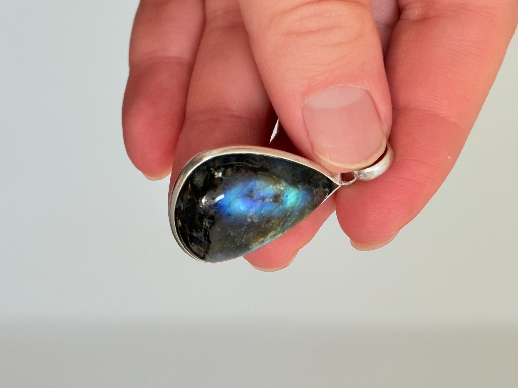 Colliers: Collier pendentif labradorite – Neuf avec emballage d'origine à Genève par AGBERG 9