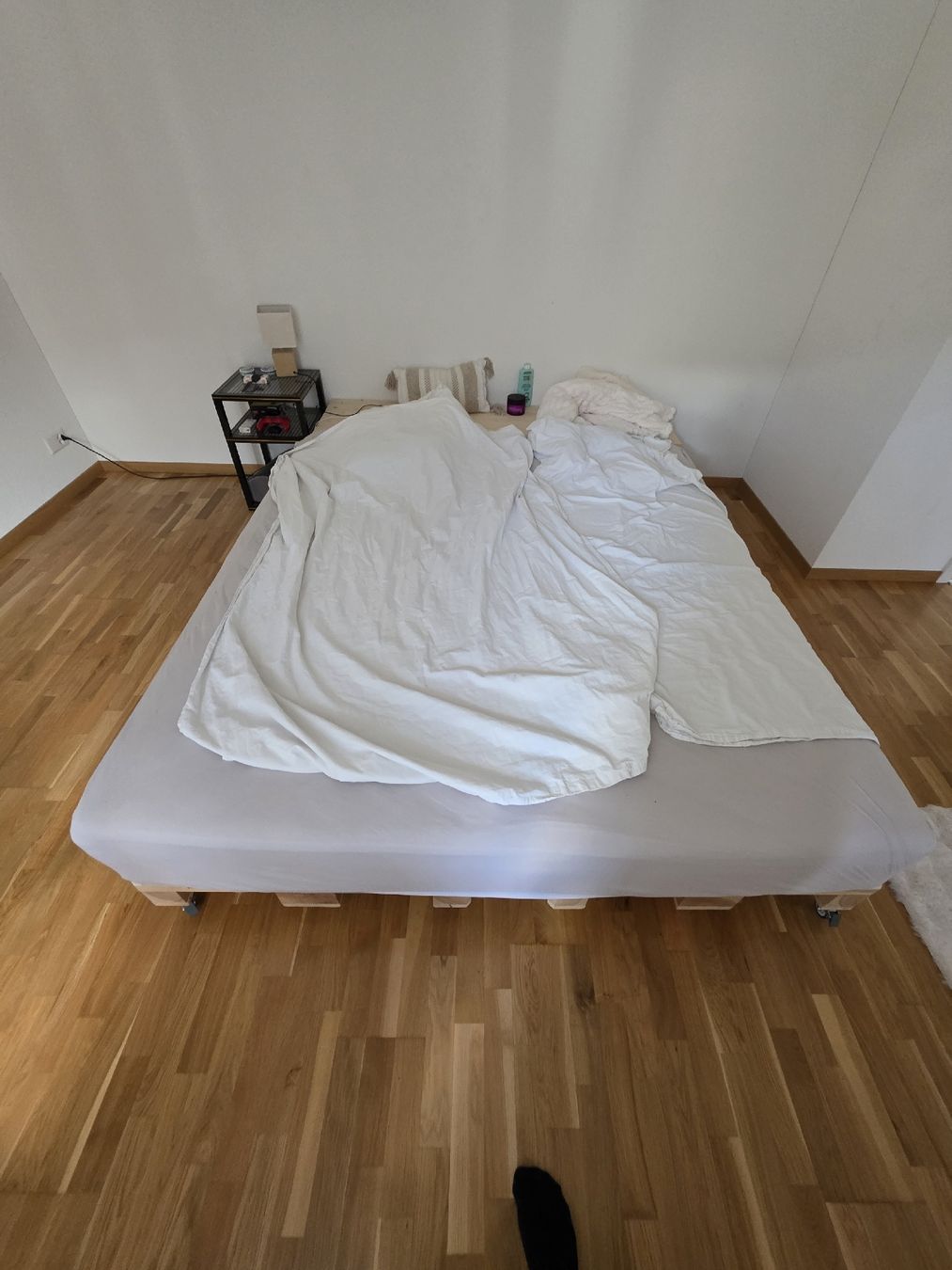 Betten: Bettgestell Palettenbau mit Rollen  – Gebraucht aus Lommiswil von Christian.Laslo 2