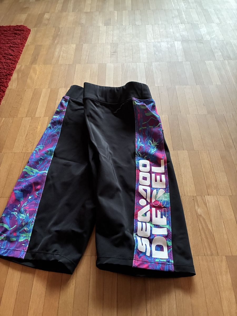 Diesel Pantaloni: Diesel schort Velo 🚲 – Usato da Laupen BE venduto da ole_l8gg