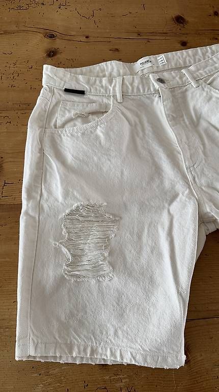Pantaloni: Pull&Bear Shorts distressed weiss – Nuovo (secondo la descrizione) da Zollikon venduto da rose59 1