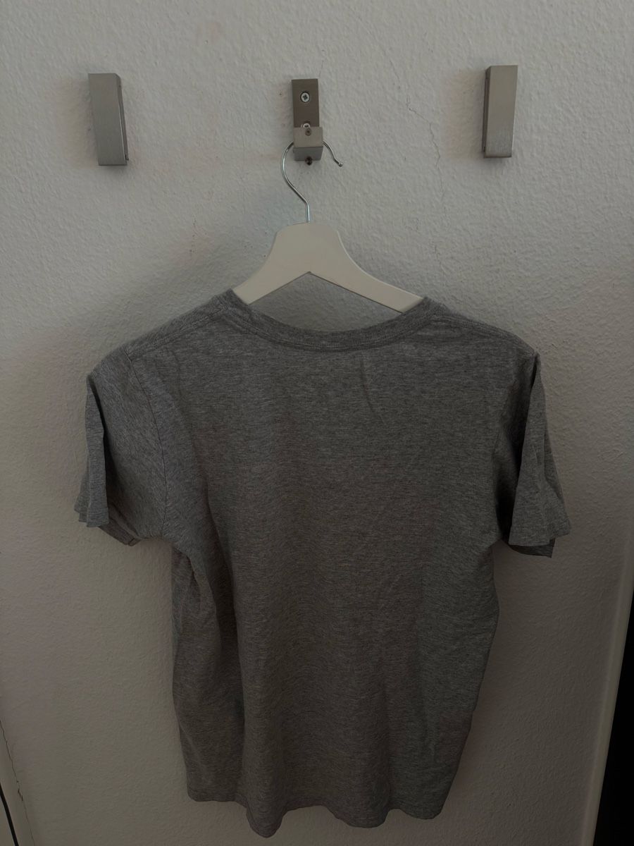 Adidas T-shirt: Graues Adidas T-Shirt – Usato da Zürich venduto da val_99cm 1
