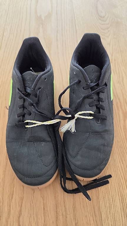 Scarpe per ragazzi: Hallenschuh Adidas Gr. 36 – Usato da Eggersriet venduto da monibenz79 1