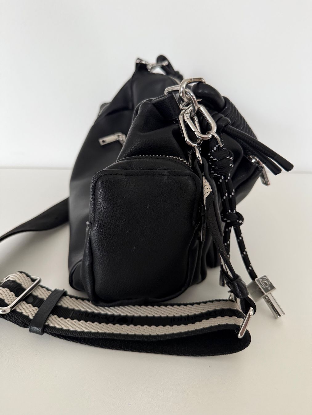 Desigual Borse da donna: Schwarze Desigual Handtasche – Usato da Ermatingen venduto da Speiki2 7