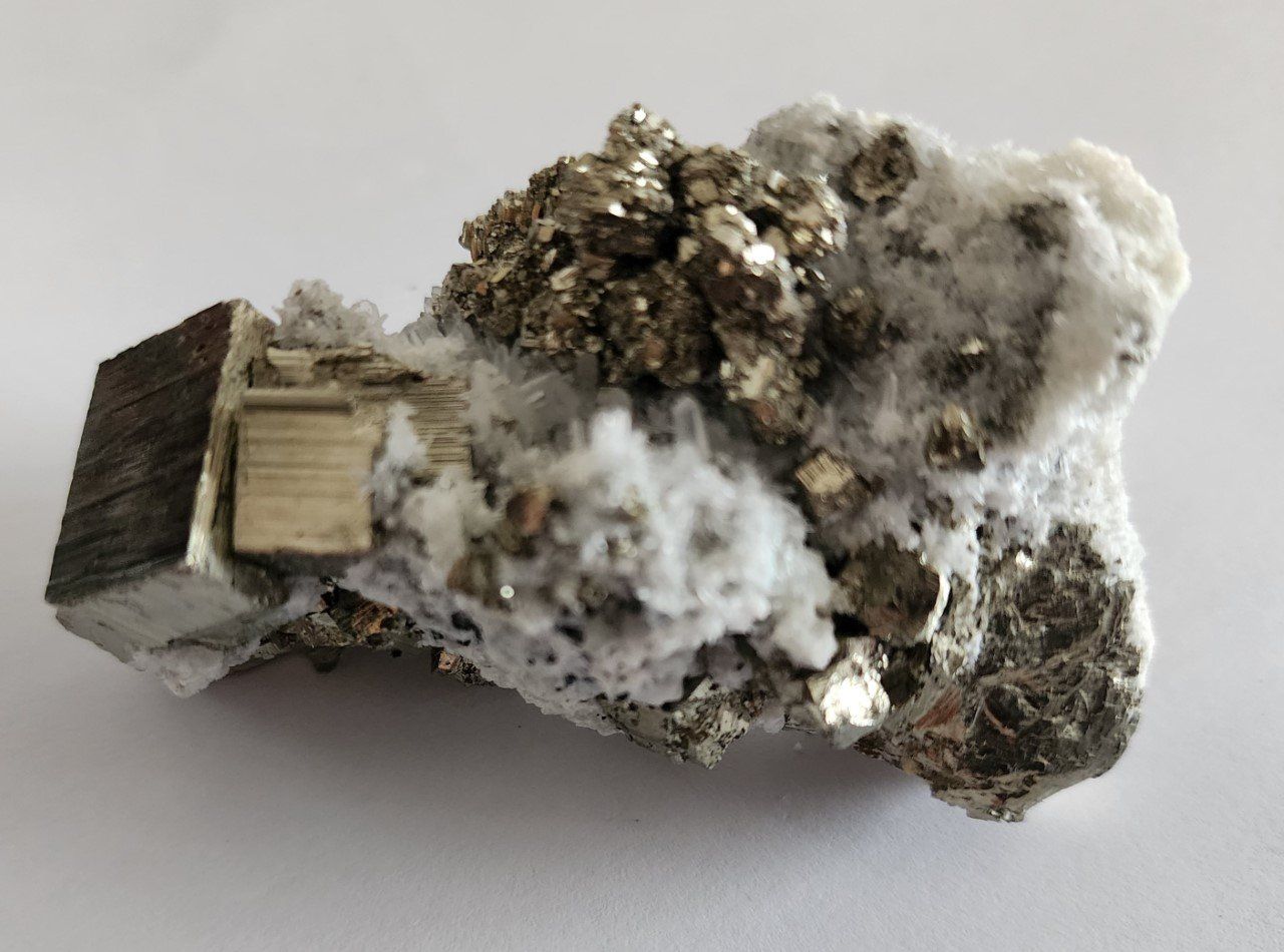 Minerali & Pietre curative: Peru: wunderschöner Matrix Pyrit-Schwimmer mit Quarz, Rar!! – Nuovo (secondo la descrizione) da Lima- Peru venduto da Alpaka-Haus
