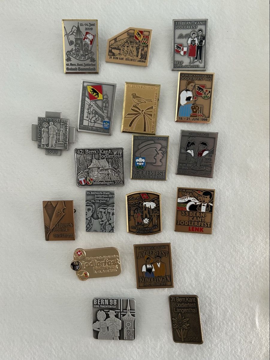 Spille & Fermagli: Sammlung von alten Jodlerfest Abzeichen / Pins – Usato da Bern venduto da kat_sm88