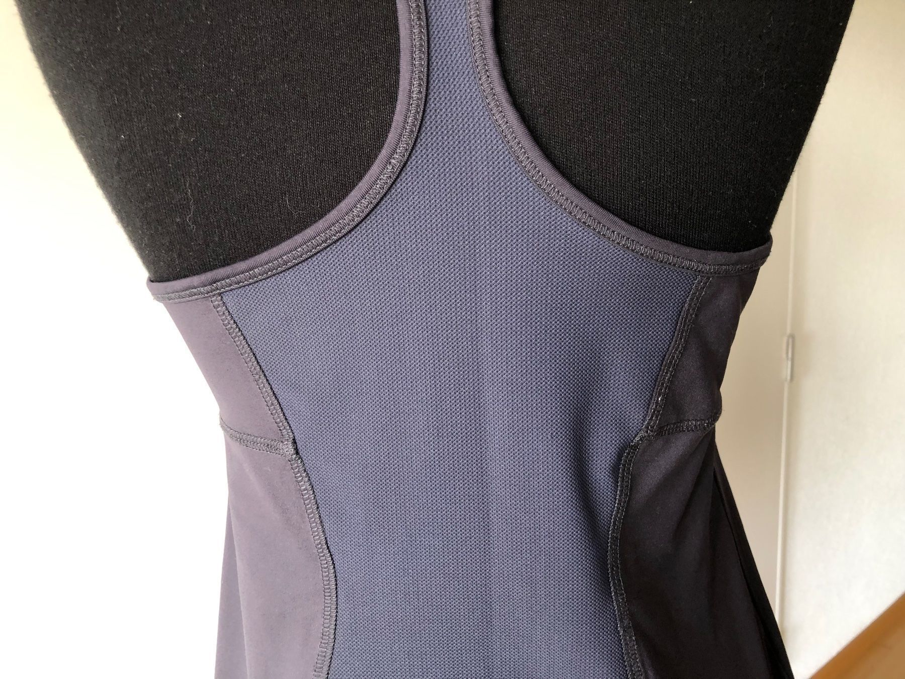 Oysho Tops: OYSHO Sportstop. Anthrazitgrau. Gr L. – Gebraucht aus Bern von Etzy 3