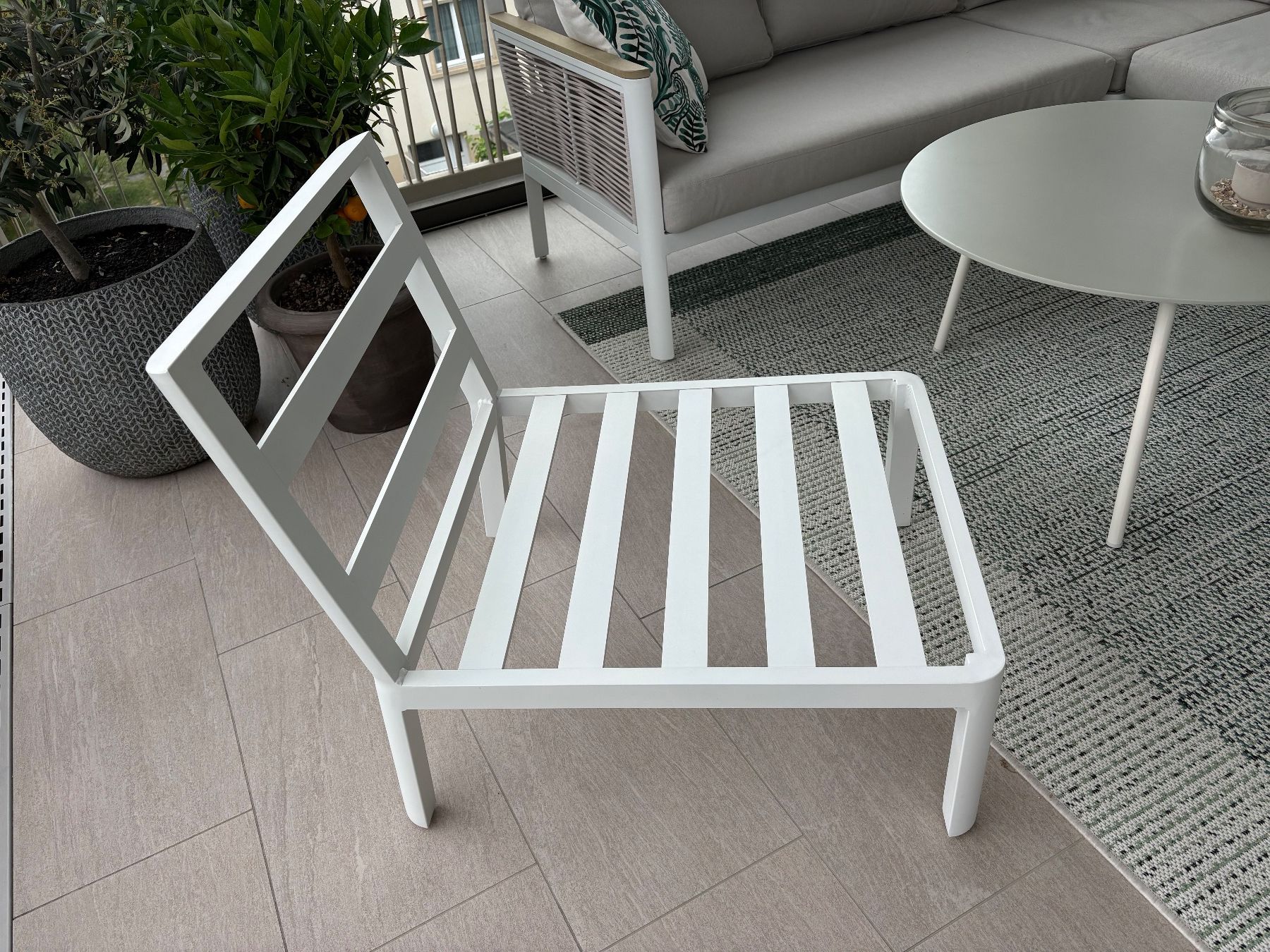 Chaises: Lounge-Sessel Aluminium weiss mit Polster hellgrau – D'occasion à Arbon par Bclaudio1 2