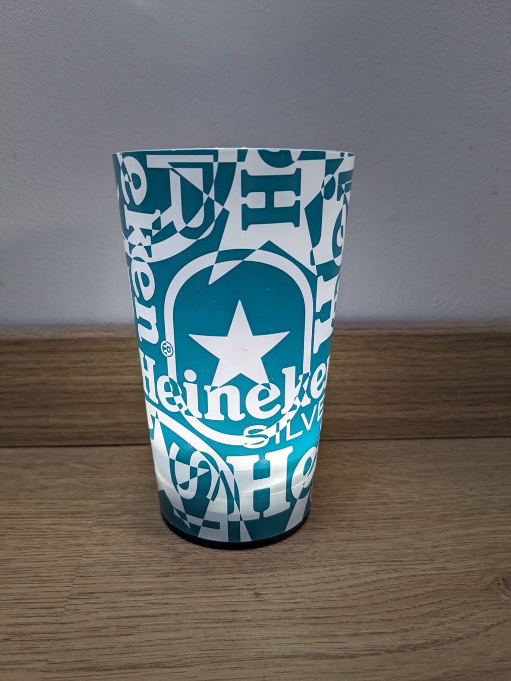 Contenitori & Simili: Heineken Silver Becher LED Becher - leuchtet – Usato da Winkel venduto da Kade50 4