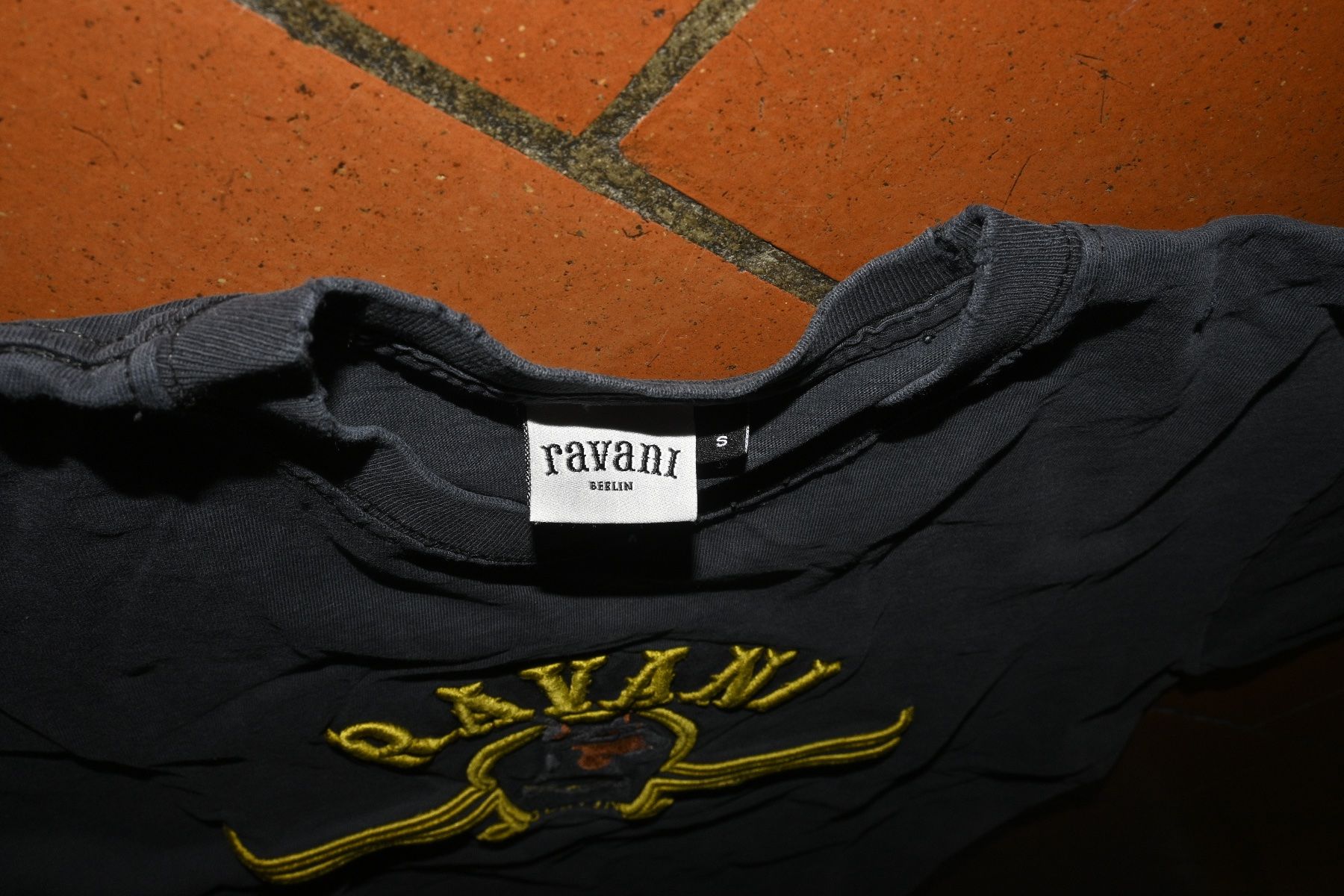 T-shirt: Ravani Berlin T-Shirt – Usato da Bern venduto da TL107 3
