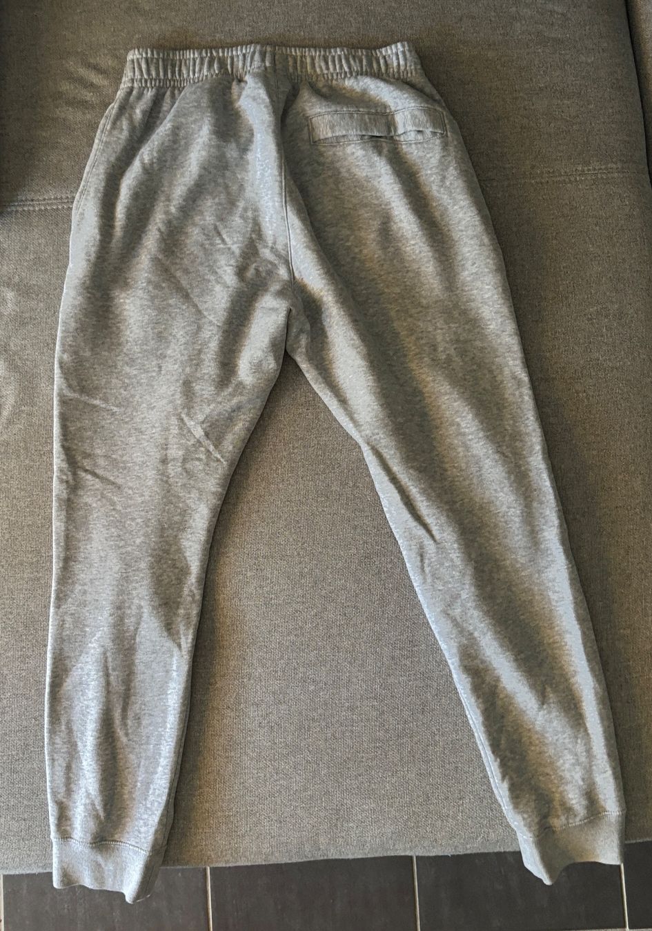 Nike Pantaloni: Nike Trainerhose – Usato da Gränichen venduto da OsoLoco 1