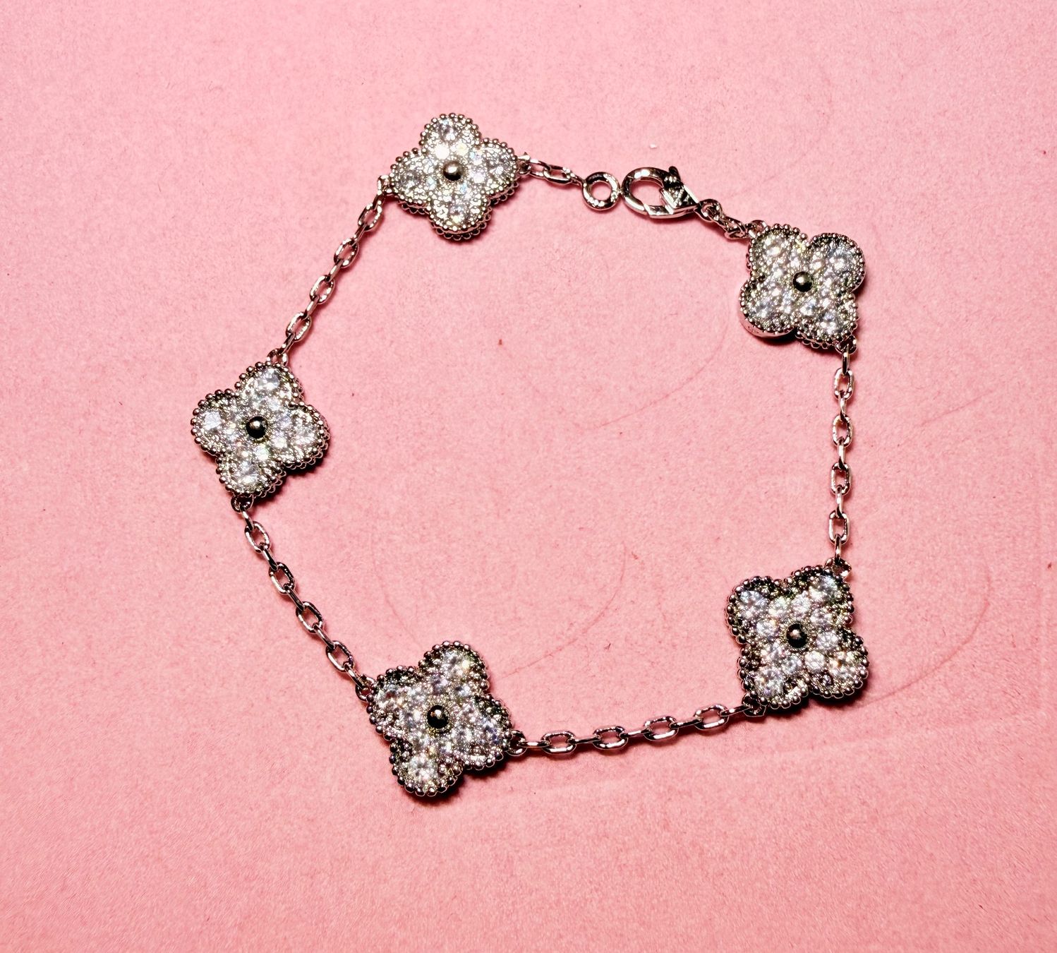 Bracciali & Braccialetti: Bracelet trèfle avec zircon – Nuovo e nell'imballaggio originale da St-Maurice venduto da Sandrinette123