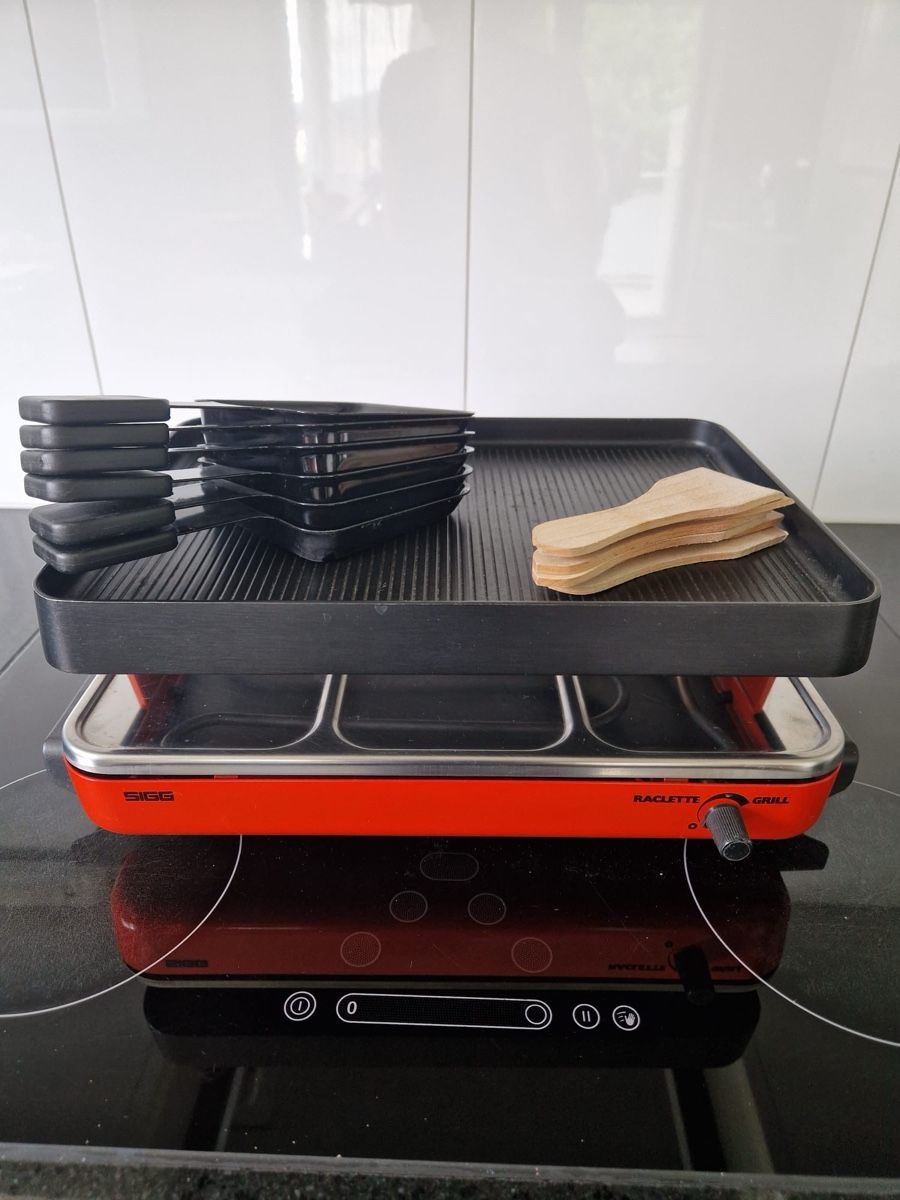 Sigg Elettrodomestici da cucina: SIGG Raclette Grill rot, mit Pfännchen und Wendepfännchen – Usato da Arbon venduto da lua_sl9k