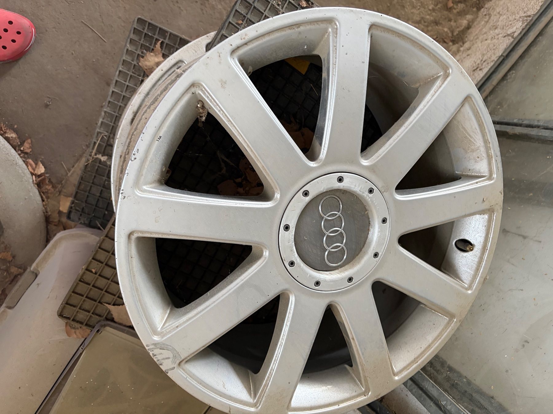 Audi Cerchioni: Original Audi Felgen 18 Zoll – Usato da Chésopelloz venduto da JPokorny93