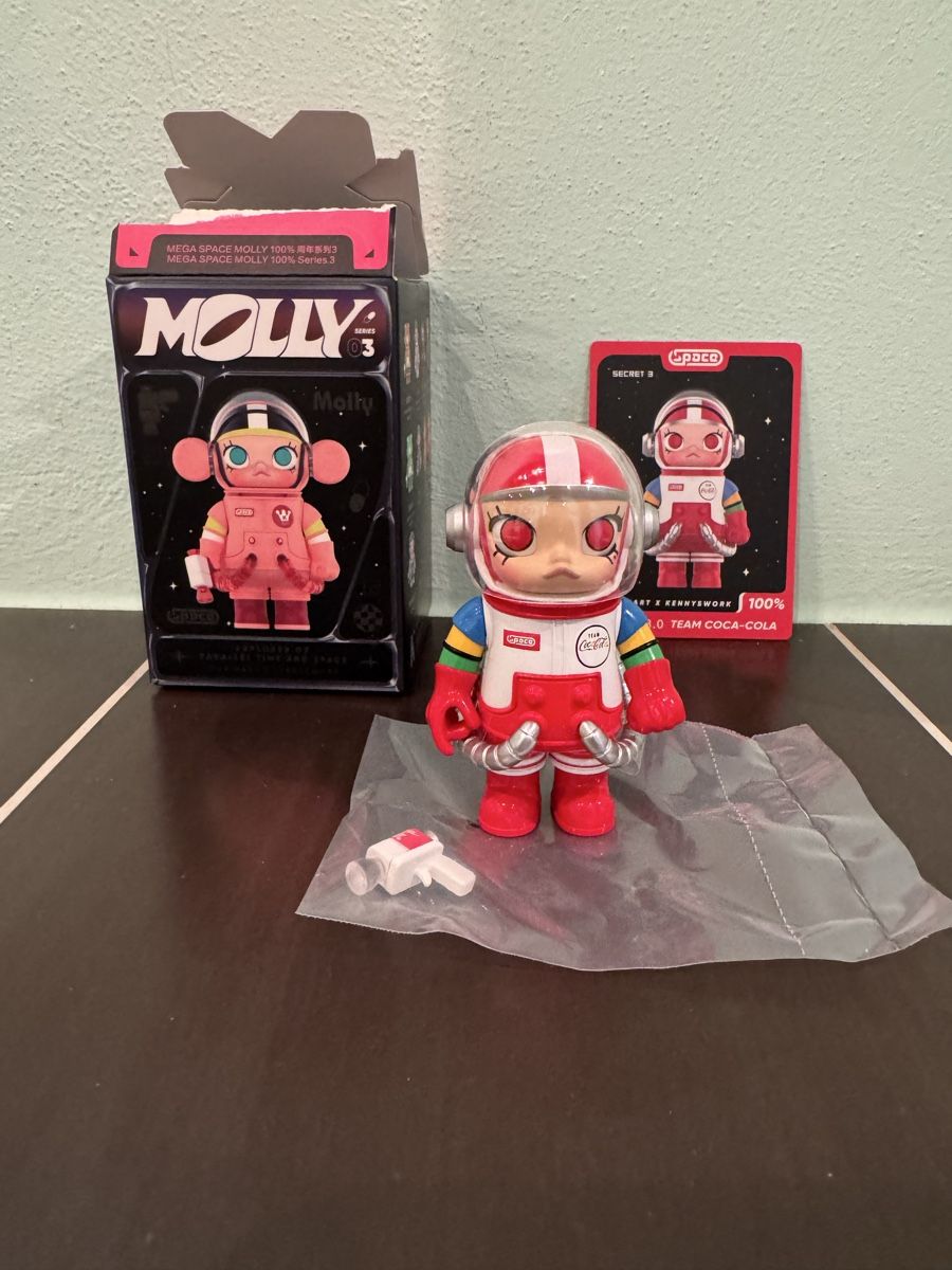 Pop Mart Figuren: Space Molly Serie 3- Secret Coca Cola – Gebraucht aus Gümligen von JCJewell 3
