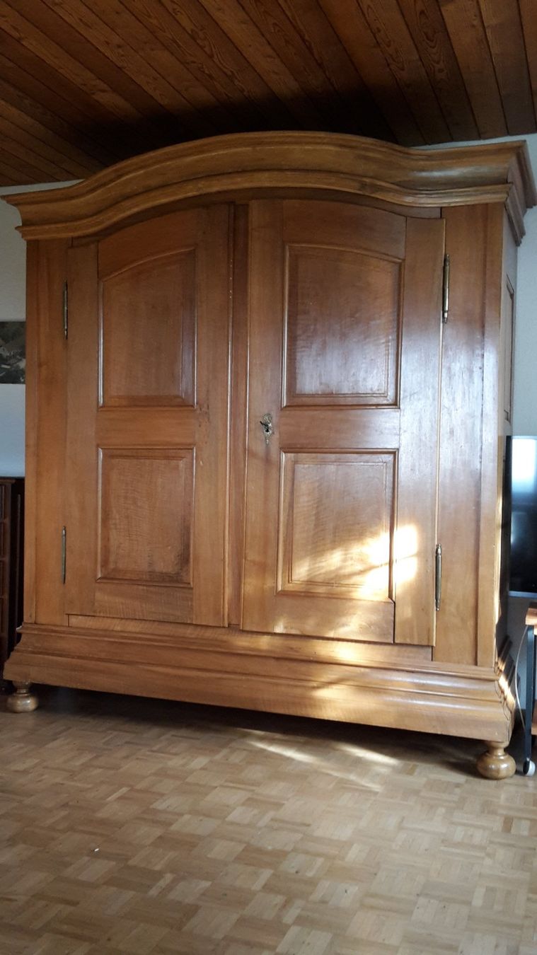 Armadi: Alter  Schrank – Usato da Winterthur venduto da Willibo