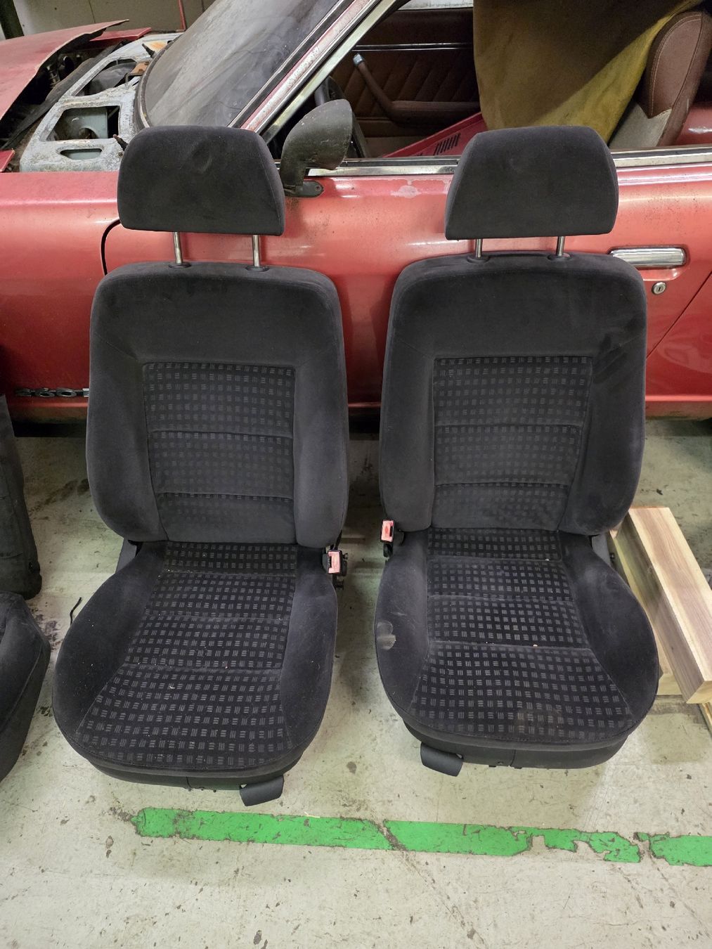 VW Tutti pezzi di ricambio auto: Stoffsitz-Ausstattung Passat 3bg Limousine – Usato da Sirnach venduto da Tewer 1