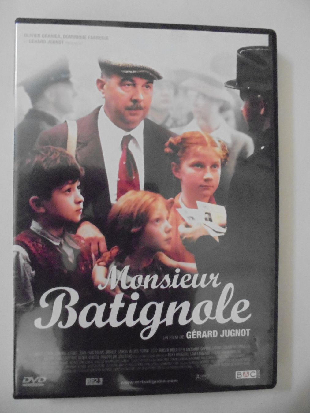 Tutti i DVDs: Monsieur Batignole " Gérard Jugnot. comme neuf – Usato da Crissier venduto da Promopost