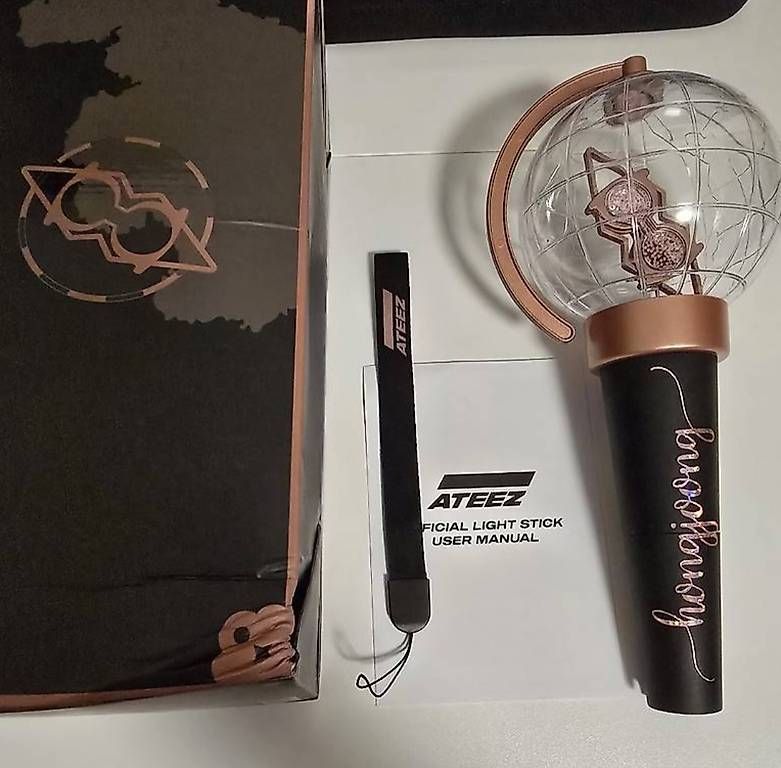 CD: K-Pop Ateez Lightstick 1. Version Kpop – Usato da Aesch BL venduto da nicole_g_ 2
