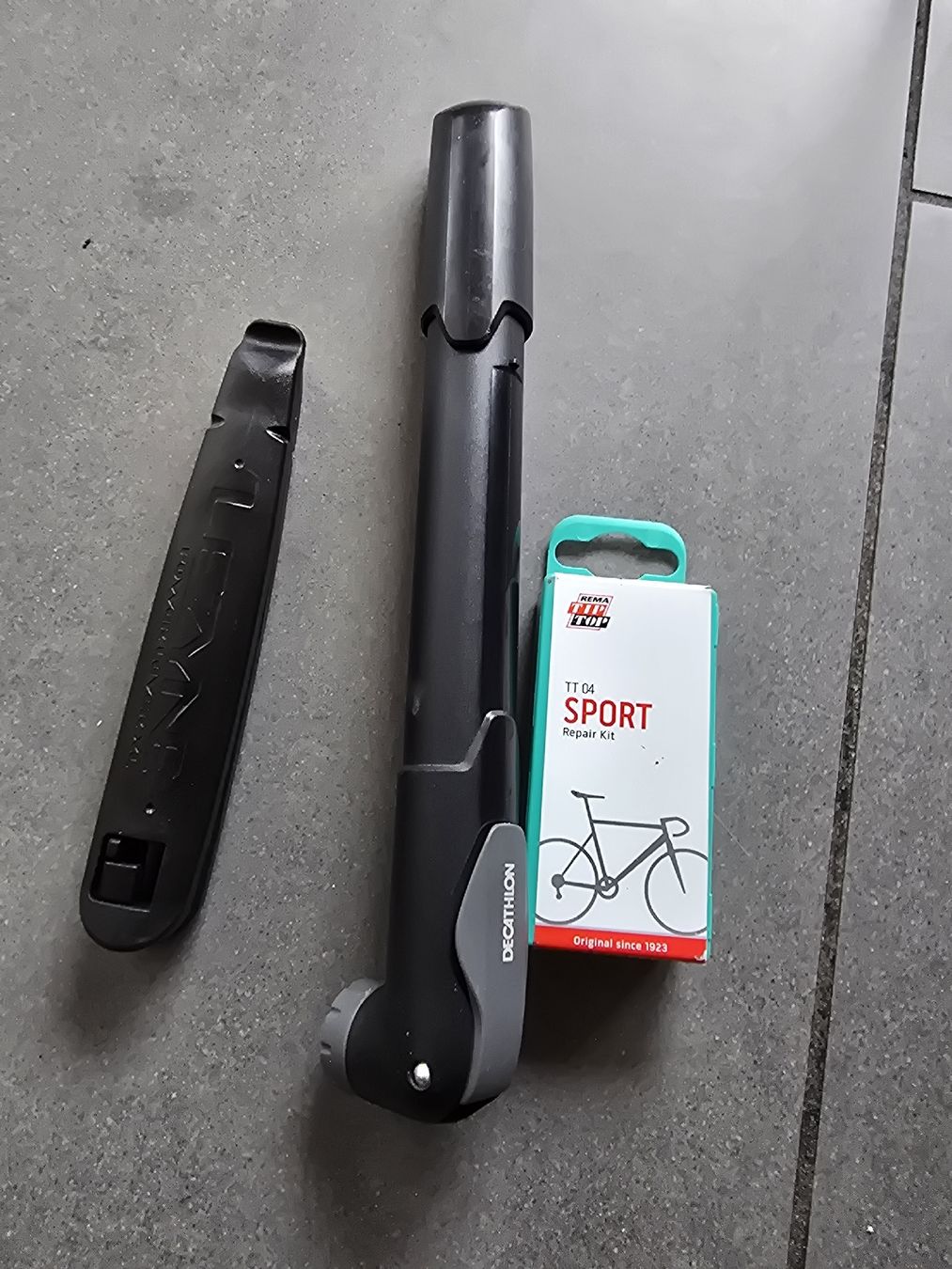 Pezzi di ricambio: petit nécessaire réparation vélo – Nuovo (secondo la descrizione) da Bulle venduto da jul_knn6
